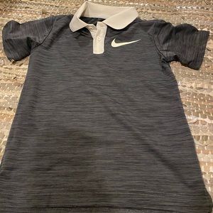 5/20🌻 Boys Nike Dri-Fit Shirt